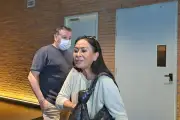 Momen Haru Risa Dewi Dampingi Alyssa Daguise Melahirkan