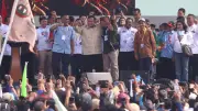 Momen Prabowo di Hari Buruh: Naik Maung Putih, Joget Silat, hingga Lepas Kemeja