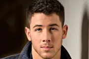 Nick Jonas Sering Diminta Nyanyikan Lagu Jealous di Pernikahan Teman