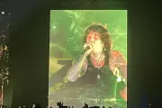 Oliver Sykes BMTH Alami Gegar Otak Ringan Akibat Lemparan Ponsel