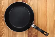 Pakar: Jangan Bilas Peralatan Dapur Berminyak dengan Air Panas