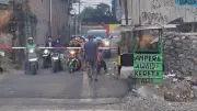 Palang Pintu Sementara Dipasang di Perlintasan Stasiun Bekasi Timur
