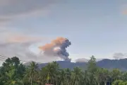 Pendaki Tewas di Kawah Gunung Dukono, Dua WNA Singapura Hilang