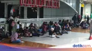 Penumpuk Penumpang di Stasiun Kebayoran Akibat Gangguan Listrik dan Banjir