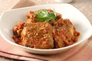 Penyet Daging Bakar Rica-Rica, Kreasi Premium Lauk Penyet