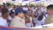 Prabowo Minta Paspampres Menepi Agar Bebas Salaman Warga Gorontalo