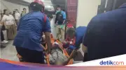Pria Jatuh dari Lantai 7 Plaza di Senen, Dievakuasi Petugas Damkar
