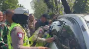 Pria Tewas Membiru dalam Mobil di Cengkareng, Polisi Temukan Obat-obatan