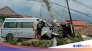Rem Blong, Hiace Rombongan Turis Singapura Tabrak 4 Mobil di Bromo