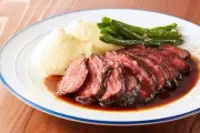 Resep Bistik Daging Sapi Empuk Saus Gurih Manis ala Rumahan