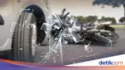 Sopir Taksi Online Ngamuk Rusak Spion Mobil di Tol JORR