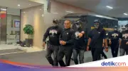 Tangan Diborgol, Eks Kasat Narkoba Polres Kubar Tiba di Bareskrim