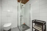 Tips Membuat Kamar Mandi Sempit Terlihat Luas Tanpa Renovasi