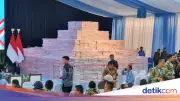 Tumpukan Uang Rp 10 Triliun Kasus Hutan Dipamerkan di Kejagung