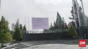 UGM Copot Spanduk Viral 'Surat Permohonan Maaf' di Gerbang Kampus
