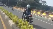 Viral Pengendara Motor Lawan Arah di Juanda, Polisi Buru Identitas