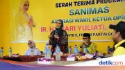 Wakil Ketua DPR Serahkan Bantuan Sanimas di Lombok untuk Akses Sanitasi Layak
