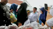 Wamendagri Buka Gerakan Pangan Murah di Lombok Barat, Warga Antusias