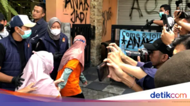 13 Tersangka Kasus Kekerasan Daycare Little Aresha Jalani Rekonstruksi
