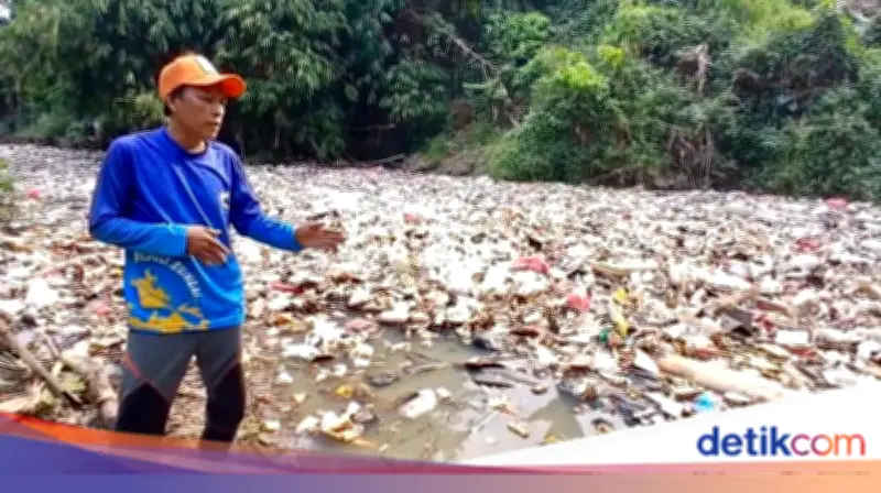15 Ton Sampah di Sungai Cibanten Berhasil Dibersihkan
