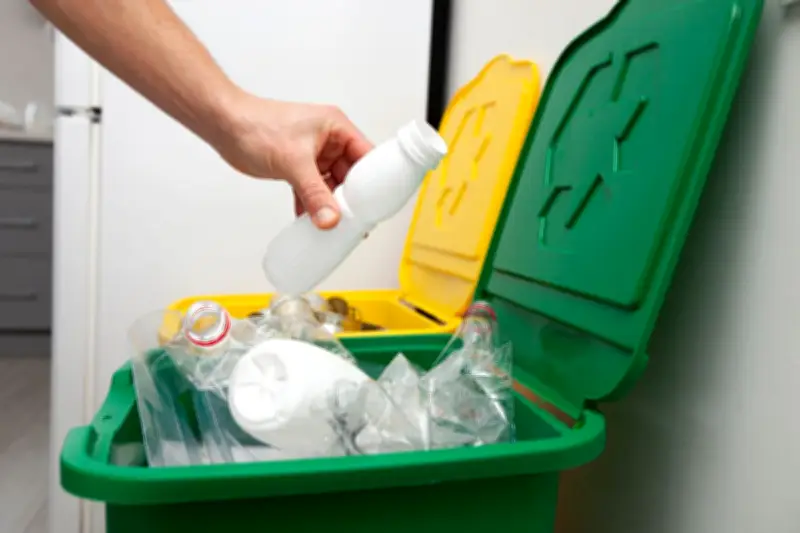 4 Bahan Rumahan Ampuh Hilangkan Bau Tak Sedap pada Tempat Sampah