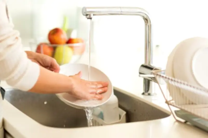 5 Benda yang Tak Boleh Dibuang ke Wastafel Dapur, Bikin Mampet