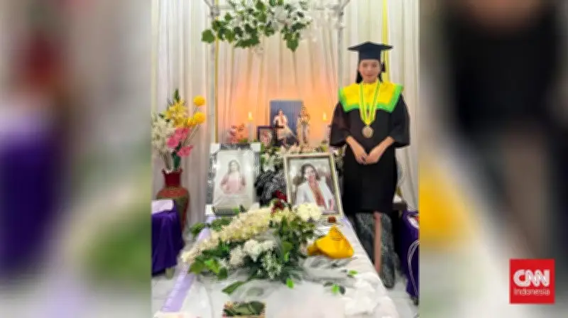 Adik dr. Icha Diwisuda Jadi Dokter di Tengah Duka