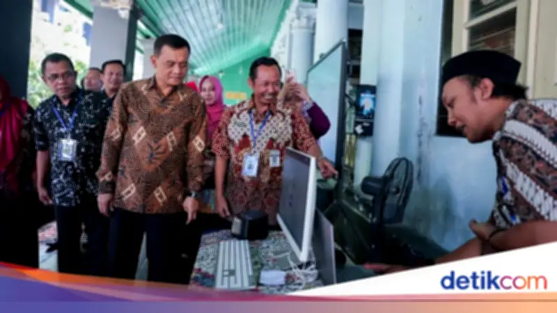 Ahmad Luthfi Pastikan SPMB SMA/SMK di Jateng Berjalan Lancar