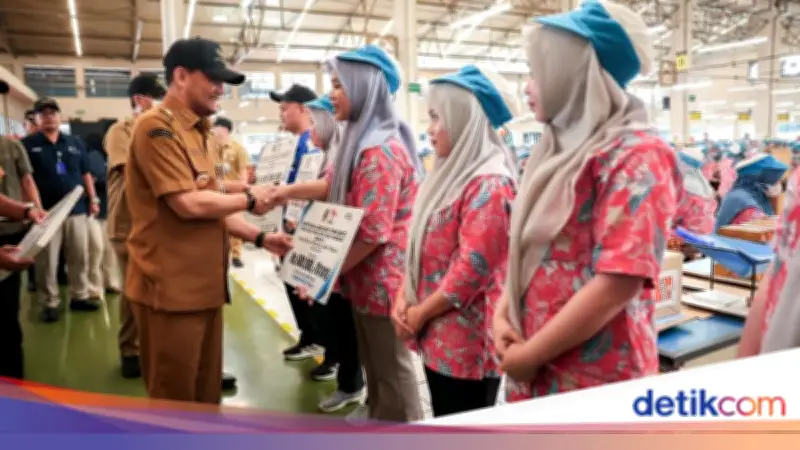 Ahmad Luthfi Salurkan BLT DBHCHT Rp 51 M ke 85 Ribu Pekerja Tembakau