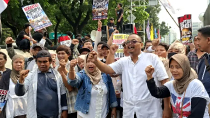 Aliansi Masyarakat Jakarta Demo di Patung Kuda Dukung Program MBG Dilanjutkan