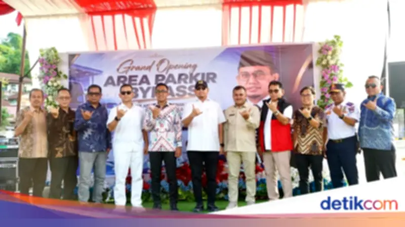 Andre Rosiade Resmikan Area Parkir Truk Bypass Pelabuhan Teluk Bayur