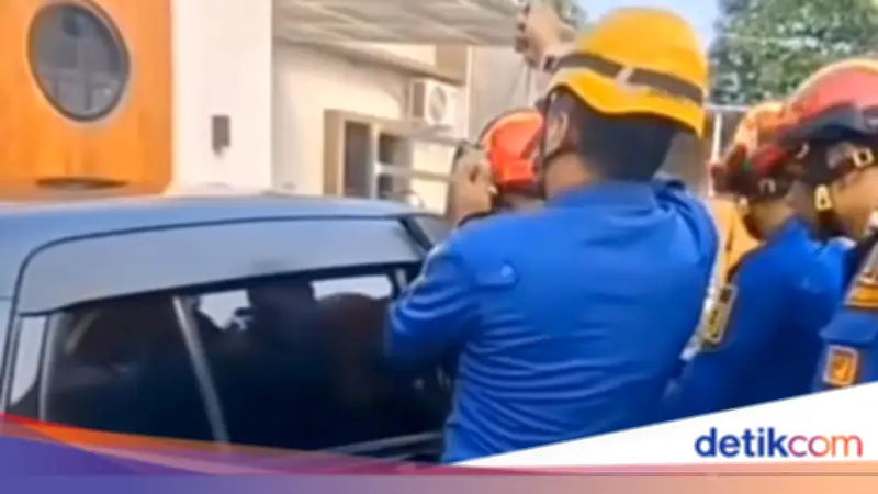 Balita 1,5 Tahun Terkunci dalam Mobil di Cibinong, Damkar Evakuasi 15 Menit
