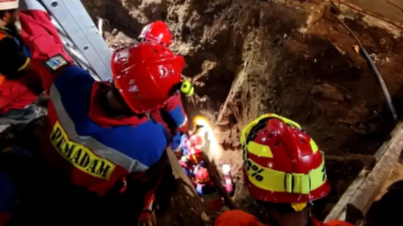 Balita Meninggal Usai Terjebak 4 Jam di Lubang Proyek Tebet