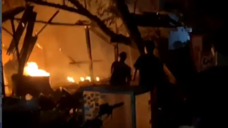 Bengkel Motor di Gunung Sindur Bogor Terbakar, Damkar Cegah Rambat Api