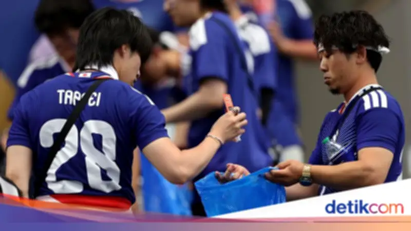Bersih-bersih Stadion Piala Dunia, Suporter Jepang Tuai Kritikan