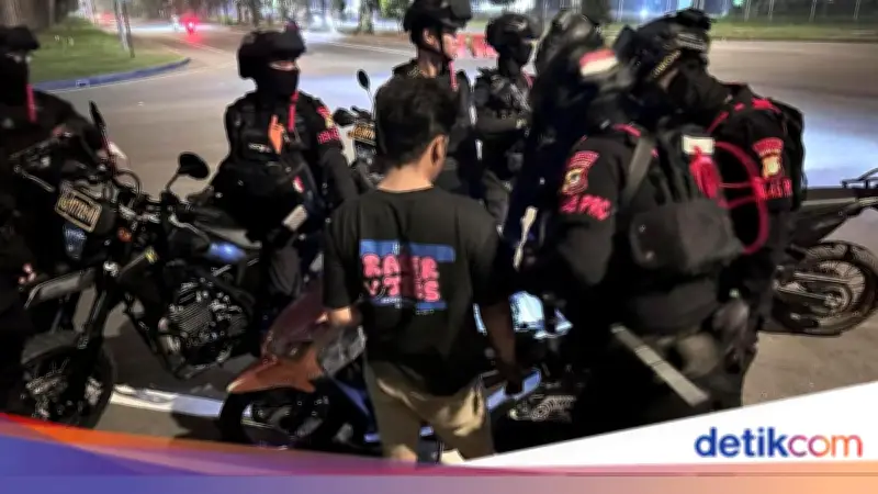 Brimob Polda Metro Bubarkan Balap Liar di Bekasi, 2 Remaja Ditangkap