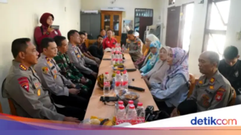 Brimob Polda Metro dan Warga Bersinergi Cegah Gangguan Kamtibmas
