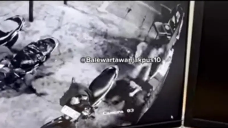 Brutal! Dua Preman Keroyok Pedagang Sate di Cempaka Putih, Polisi Amankan Pelaku