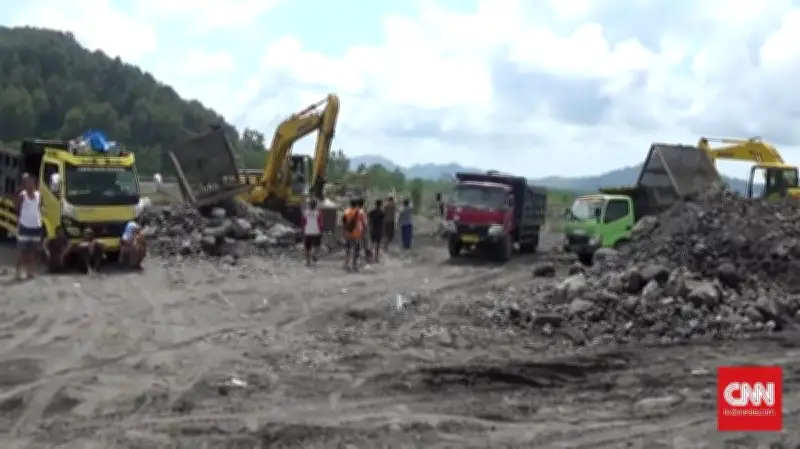 Bupati Lumajang Tertibkan Jam Tambang Pasir Semeru Usai Insiden Maut