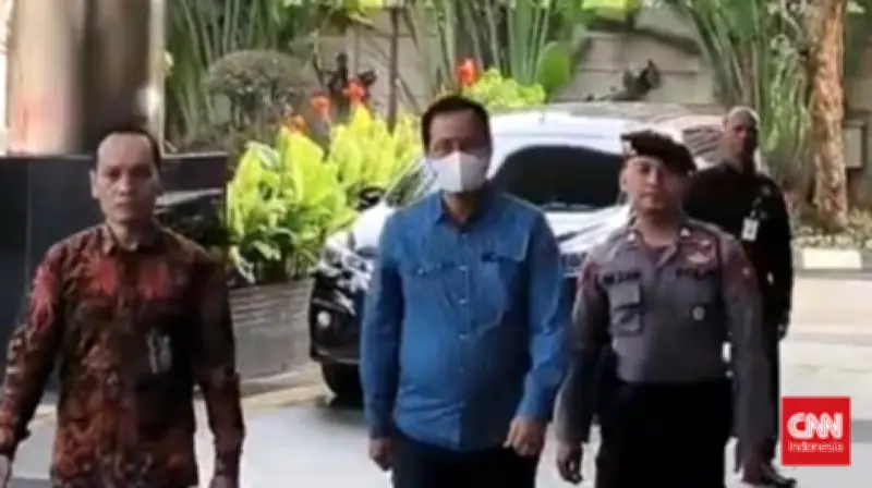 Bupati Muara Enim Tiba di KPK Usai Terjaring OTT