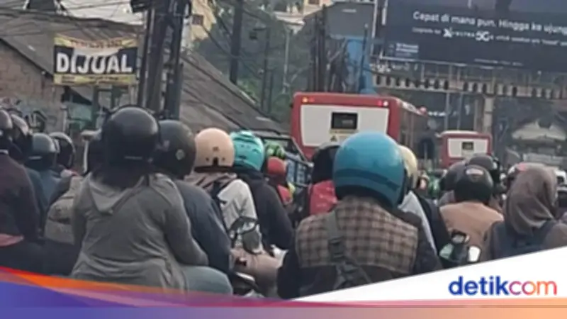 Bus TransJakarta Rusak di Ciputat, Macet 1,5 Km ke Jakarta