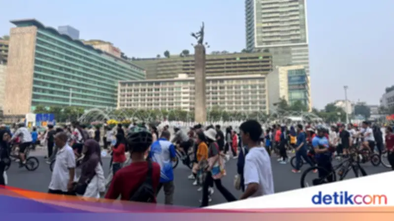 CFD Bundaran HI Kembali Digelar, Warga Antusias Olahraga dan Jajan