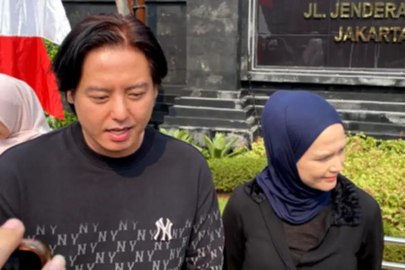 Cut Meyriska dan Roger Danuarta Jalani Pemeriksaan Kasus Umrah Hanania