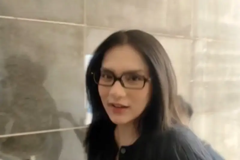 Davina Karamoy Jalani Dua Kali Umrah Bersama Hanania Group