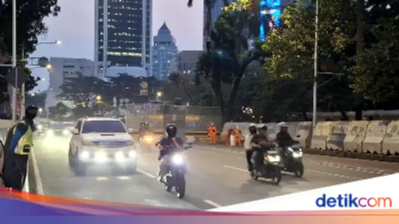 Demo Bubar, Jalan Medan Merdeka Selatan Arah Gambir Dibuka Kembali