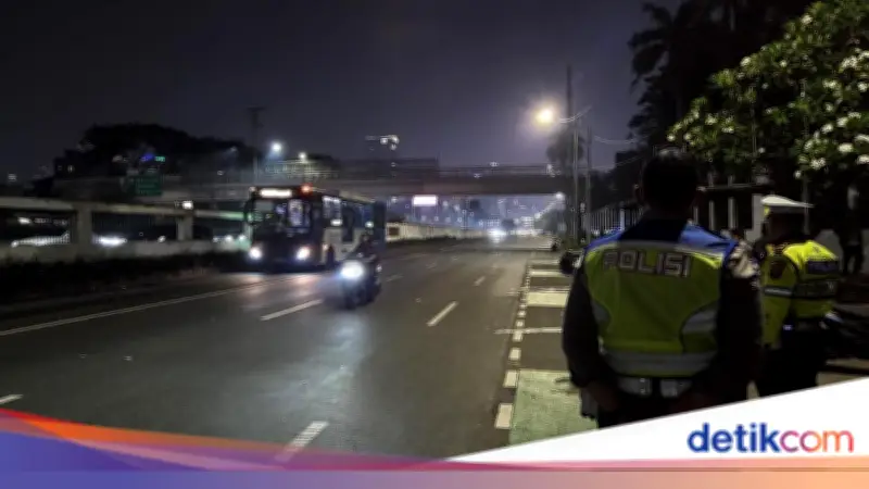 Demo Mahasiswa Bubar, Lalu Lintas di Sekitar Gedung DPR Kembali Normal