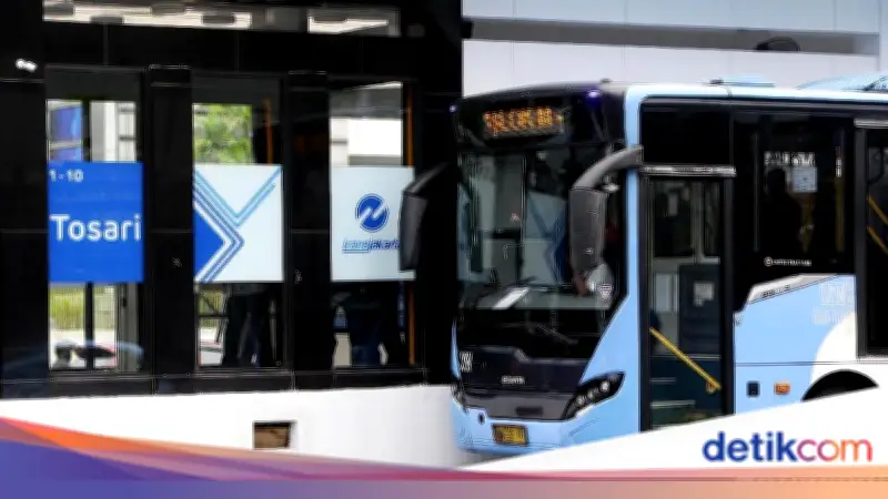 Demo Mahasiswa di Bundaran HI, Sejumlah Rute Transjakarta Dialihkan