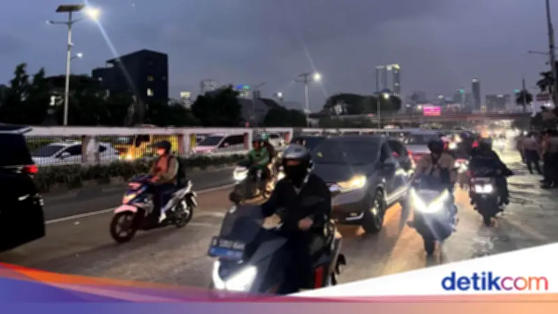 Demo Mahasiswa di Depan DPR Bubar, Lalu Lintas Kembali Normal