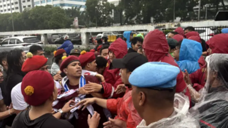Demo Mahasiswa di DPR Memanas, Massa Nyaris Adu Jotos dengan Polisi