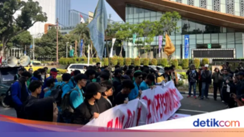 Demo Mahasiswa di Patung Kuda Jakpus, Tuntut Dialog dengan Pemerintah